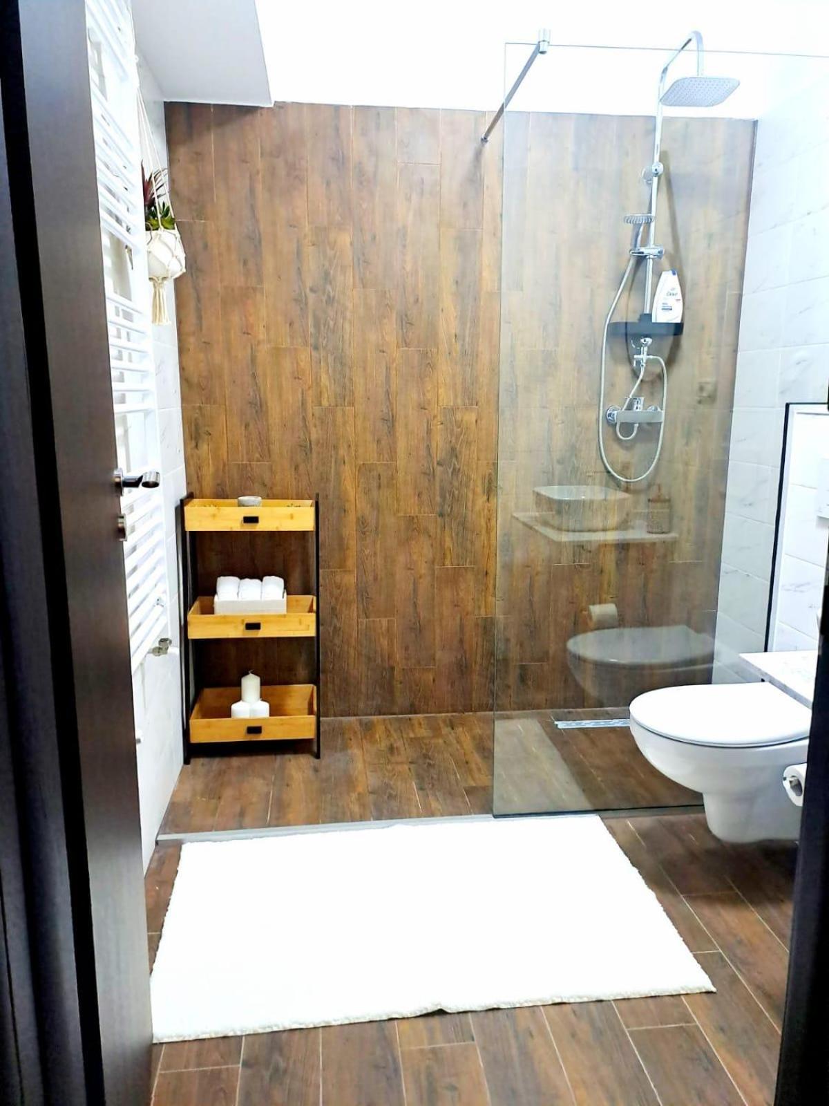 Mountain Breeze Luxury Apartment Ac & Parcare Privata Braşov Eksteriør billede