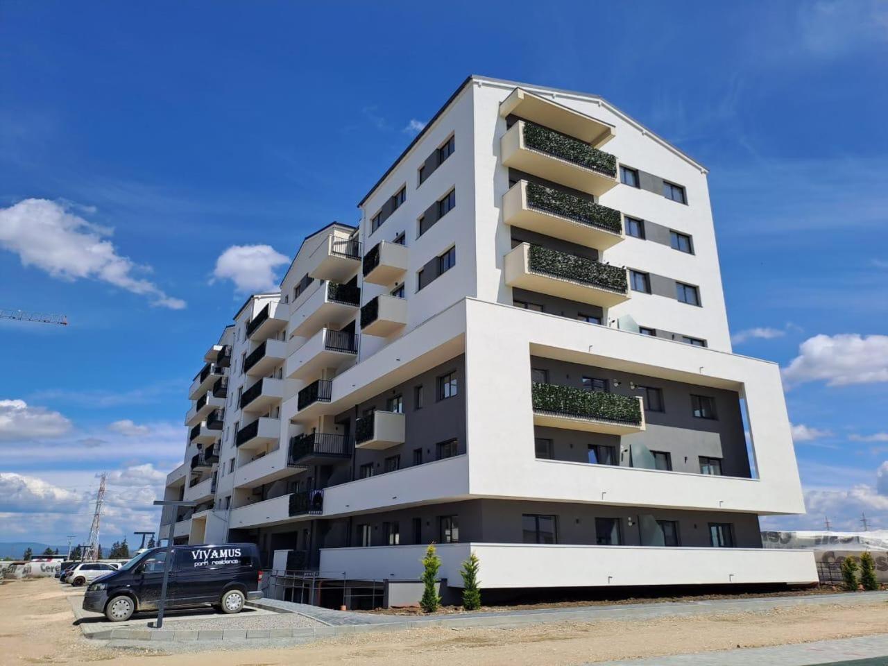 Mountain Breeze Luxury Apartment Ac & Parcare Privata Braşov Eksteriør billede