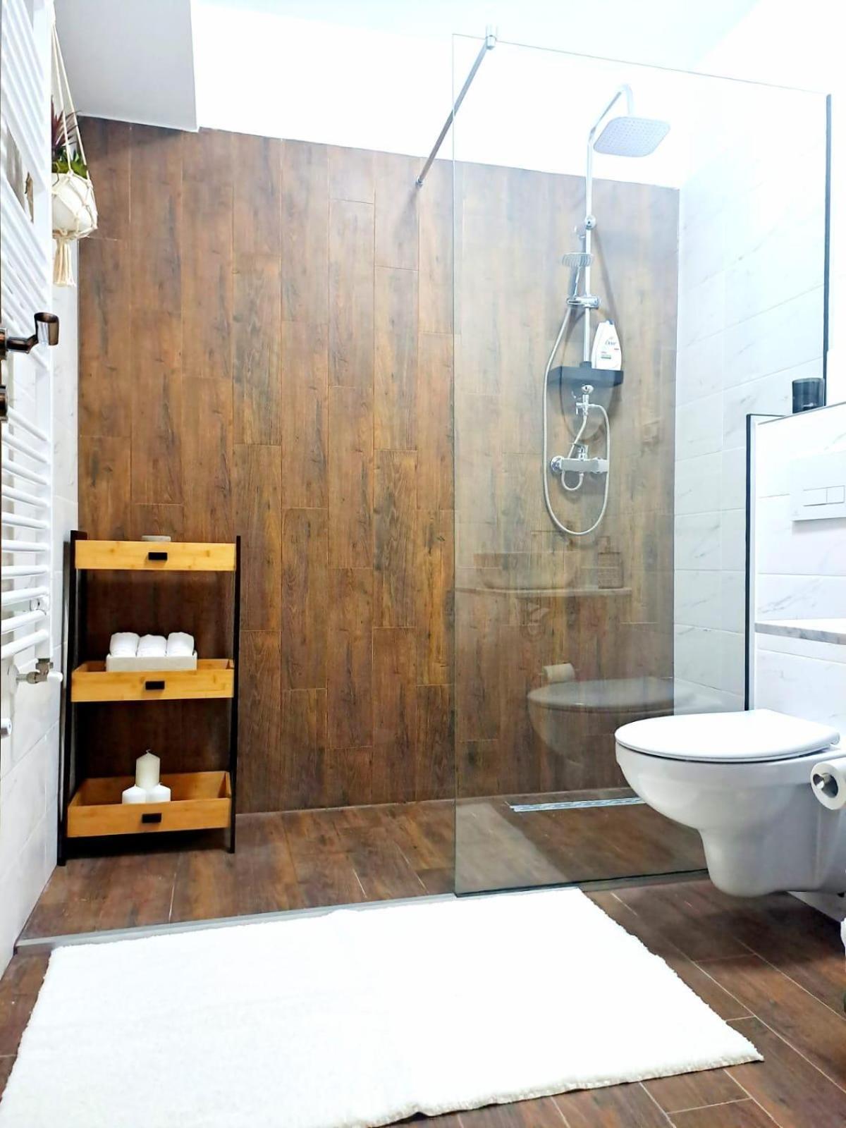 Mountain Breeze Luxury Apartment Ac & Parcare Privata Braşov Eksteriør billede