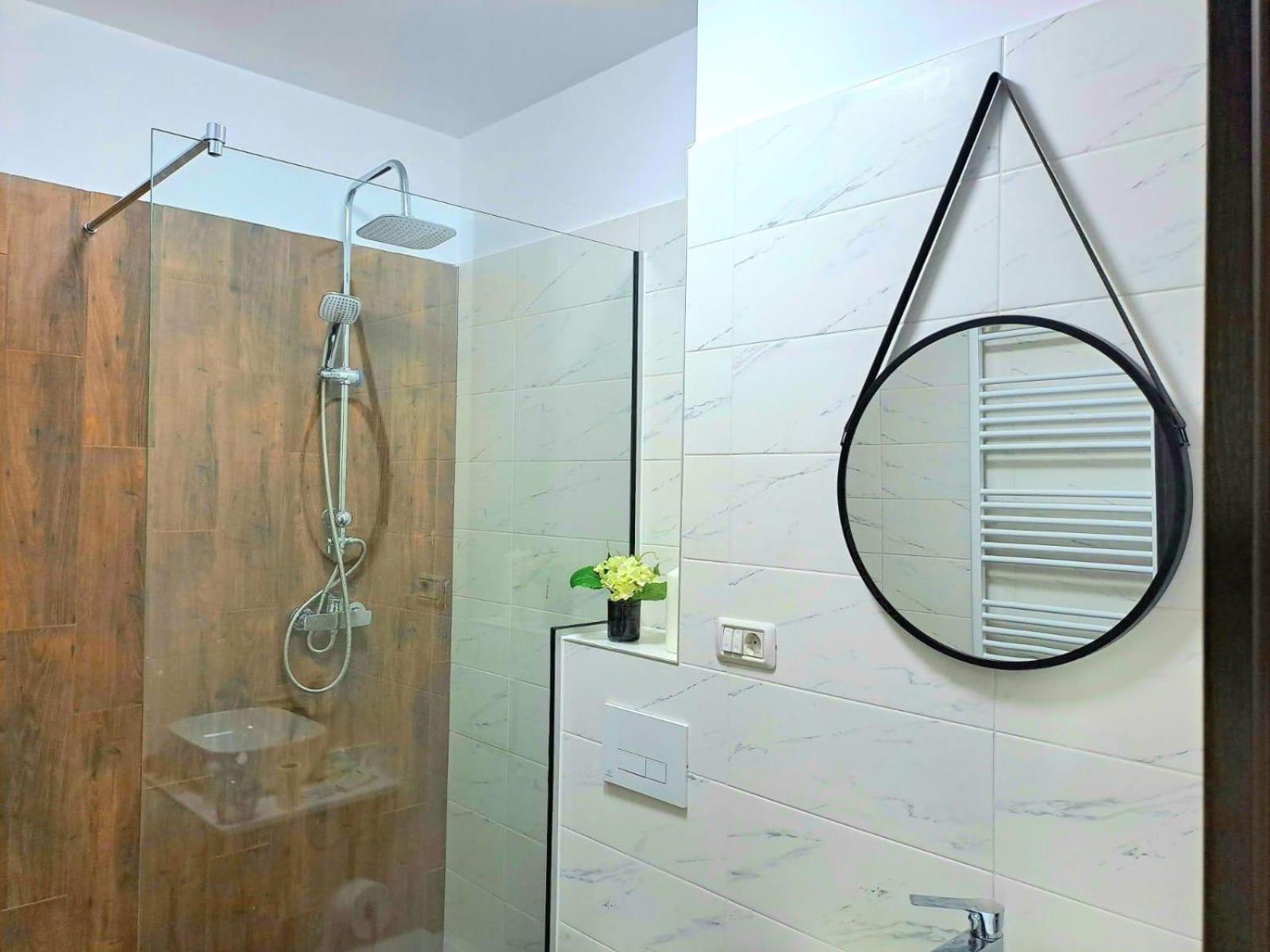 Mountain Breeze Luxury Apartment Ac & Parcare Privata Braşov Eksteriør billede